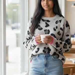 No comment NY-LA Chic Leopard Print Sweater with Pink Trim Size Large
